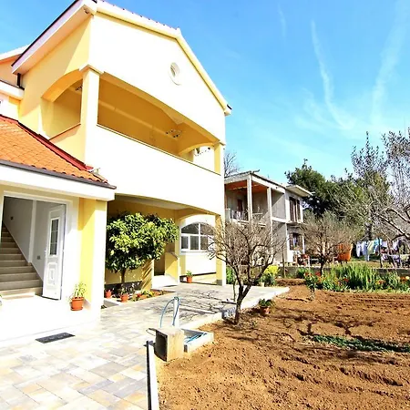Apartments Vid *